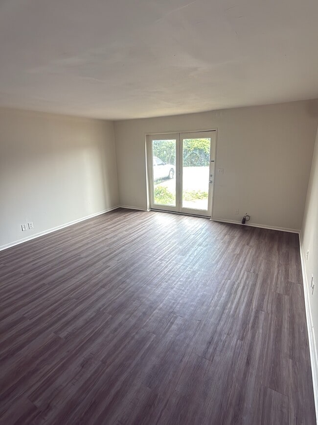 Building Photo - 1083 Harold Dr