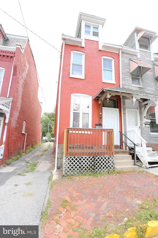 Building Photo - 314 S 16th St
