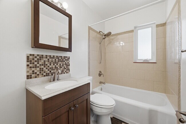 Building Photo - $2,895.95, 3-bed, 2-bath duplex in Denver with a washer and dryer and $300 off the first month's ...