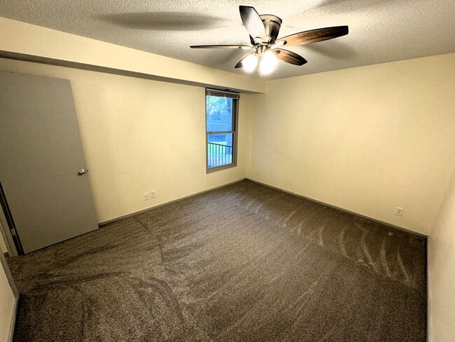 Building Photo - Colony Way Condo! Cable Included! All Bran...