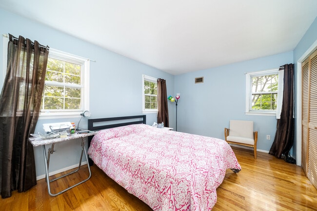 Building Photo - 9 Giles Ave