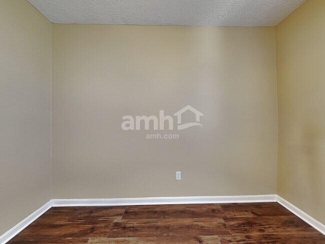 Building Photo - 18 Robin Way