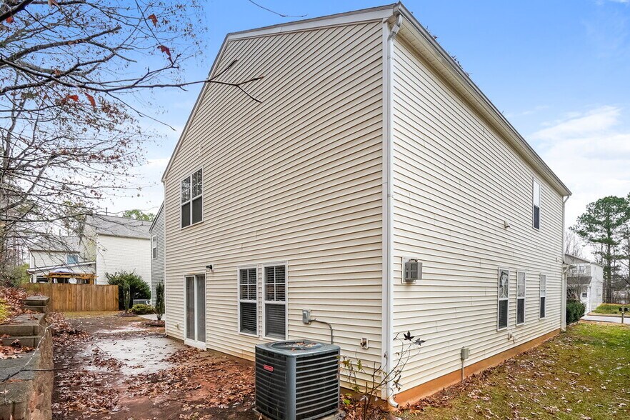 Building Photo - 205 Brookhaven Dr