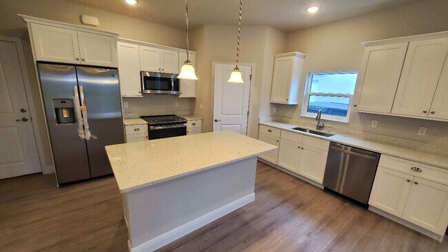 Building Photo - NEW 4/3.5/2 Venetian Bay Home