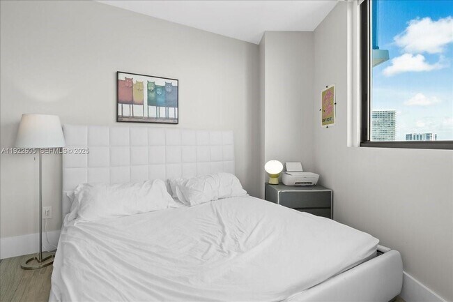 Building Photo - 501 NE 31st St