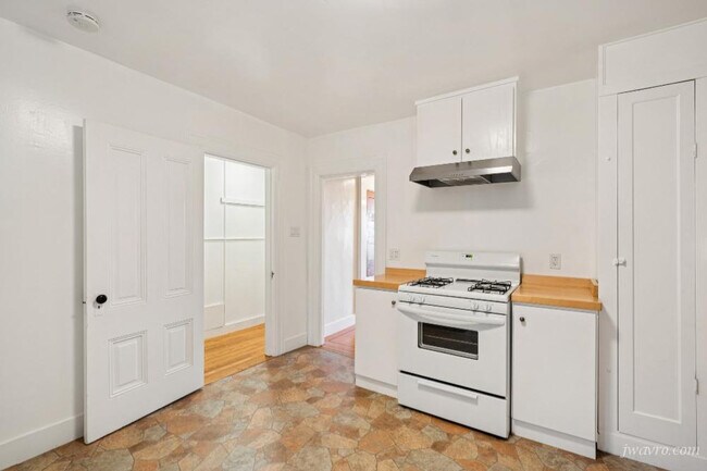 Building Photo - 1421 Clayton St