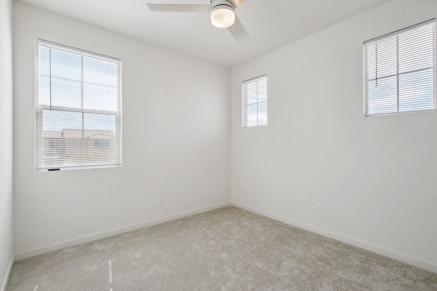 Building Photo - 21283 E Swan Dr