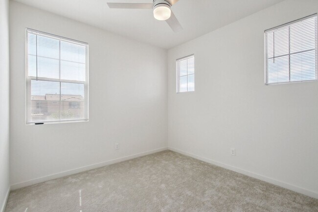 Building Photo - 21283 E Swan Dr