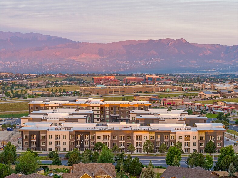 Surrounded by beautiful mountain views - The Aven