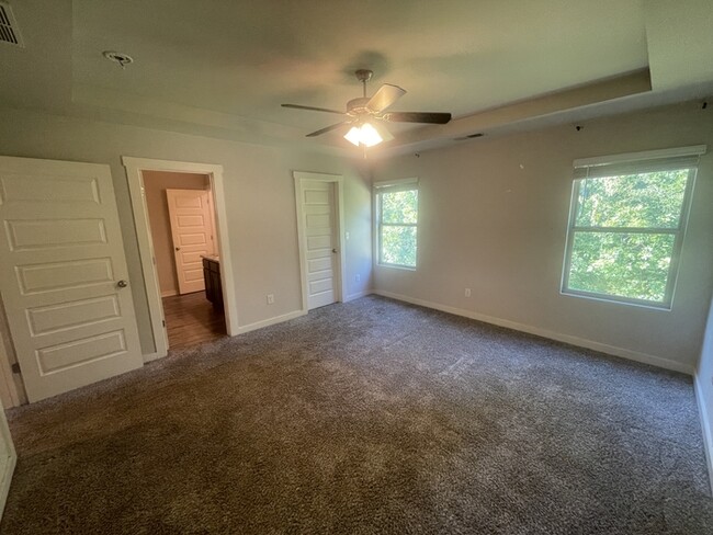 Building Photo - 3 Bed / 2.5 Bath Townhouse for Rent in Cal...