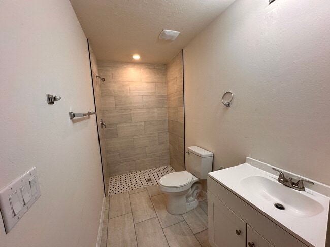 Building Photo - 1451 SE 10th Terrace