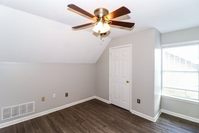 Building Photo - 594 E Ashley Glen Cir
