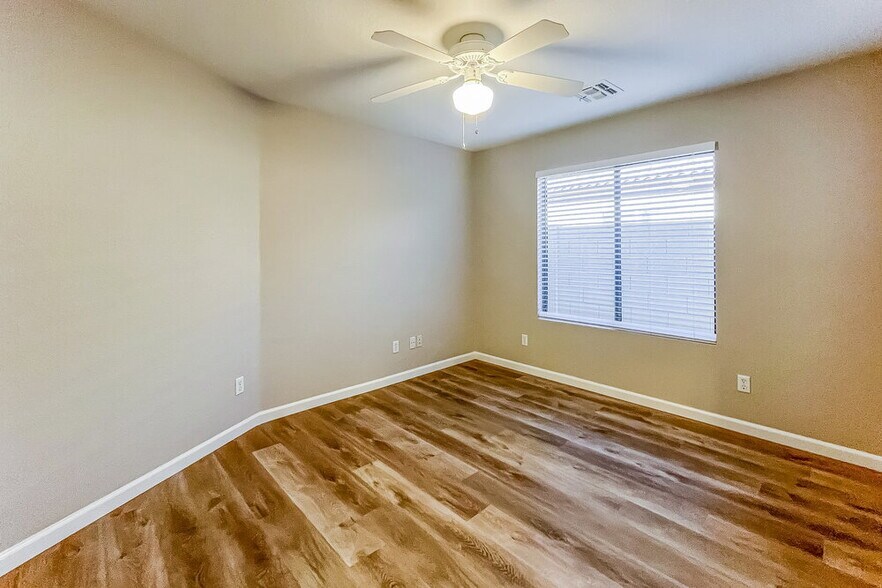 Building Photo - 1727 E Alicia Dr