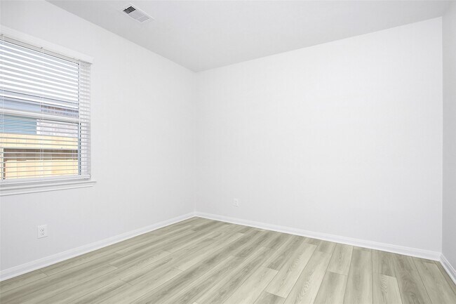 Building Photo - 462 Amberwood Pk Dr