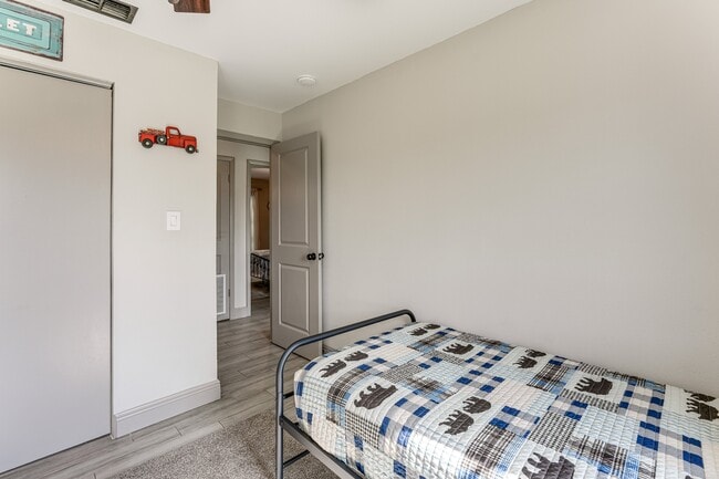 Building Photo - 128 Loredo Ln