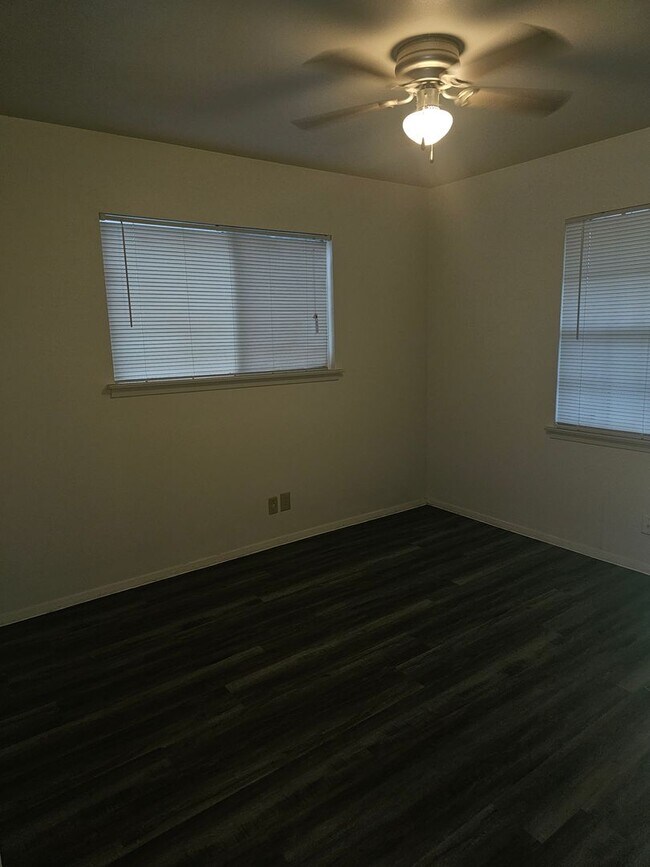 Building Photo - GREAT HOUSE NEAR LOOP 410/I35 N