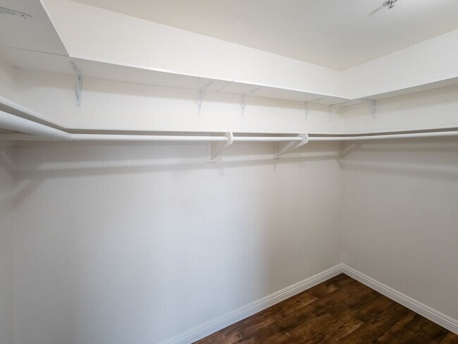 Building Photo - Luxury Living in Toluca Lake!