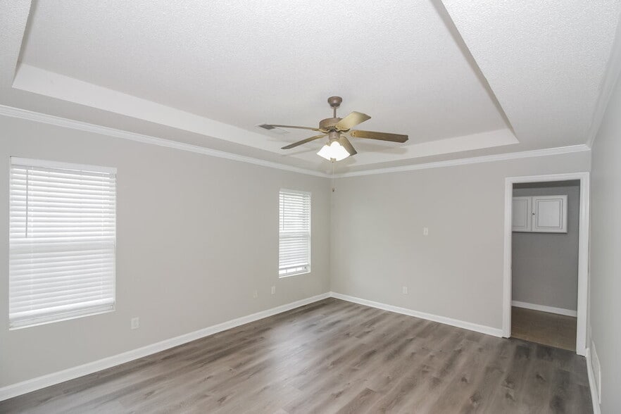 Building Photo - 7201 Arcastle Loop W