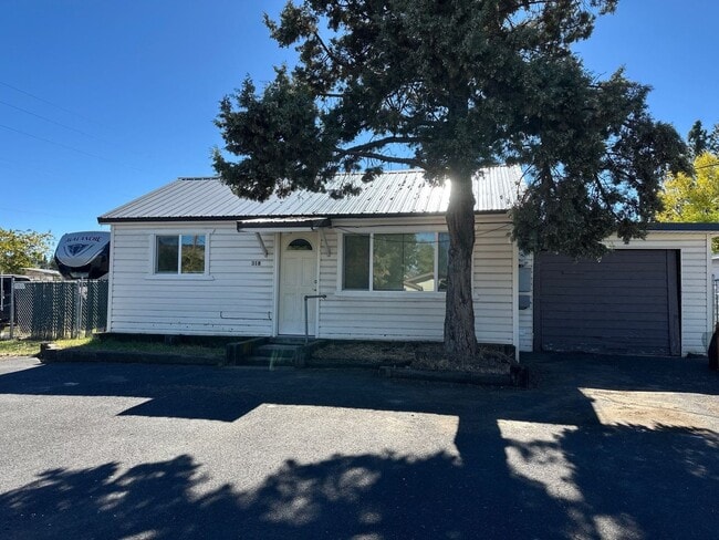 Primary Photo - 318 McCourt St