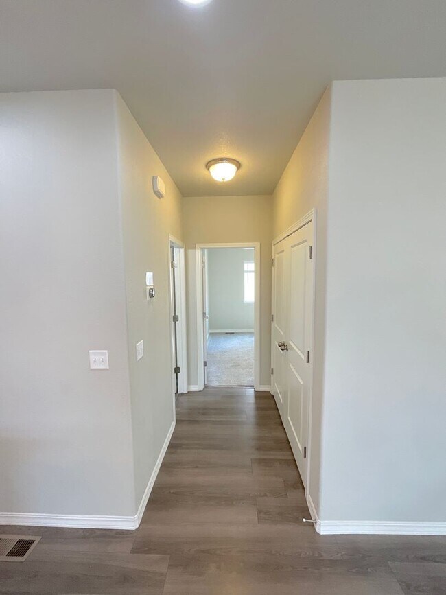 Building Photo - 2 Bedroom Home Available Near S Union Blvd & Martin Luther Kings Jr Bypass!