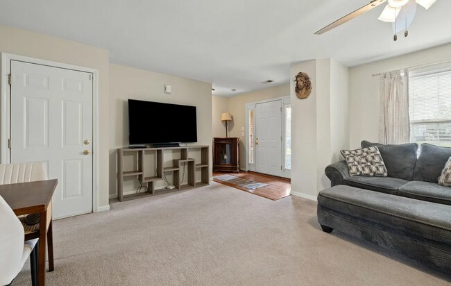 Building Photo - Spacious, Stylish, and Full of Charm – 3 bedroom home in Lexington | $1,900/mo