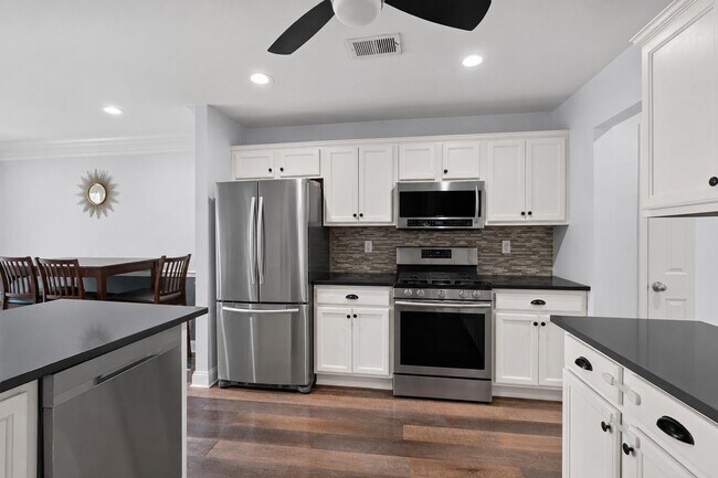 Building Photo - 209 Blue Heron Dr