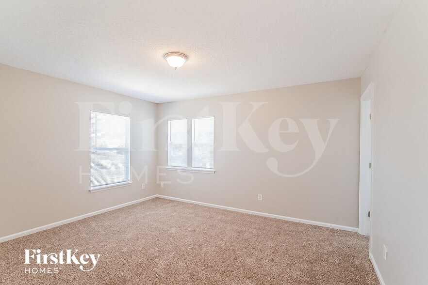 Building Photo - 1479 Dunns Lake Dr E