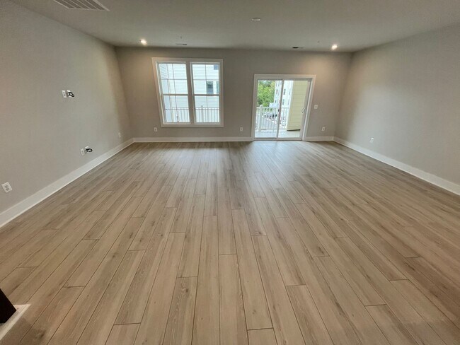 Building Photo - 551 Munson Woods Walk