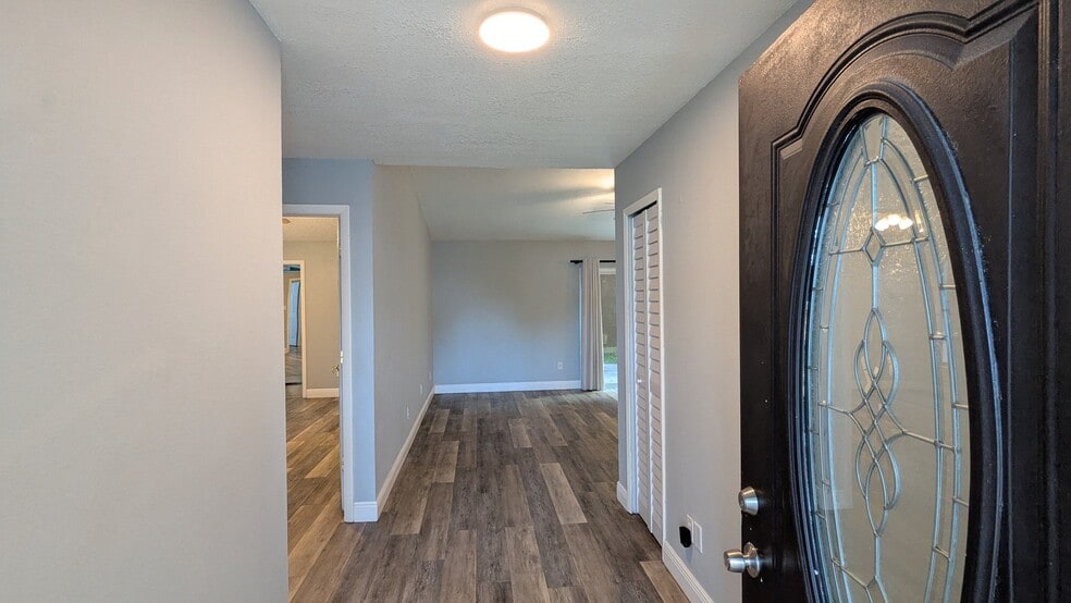 Building Photo - 492 Wild Fox Dr