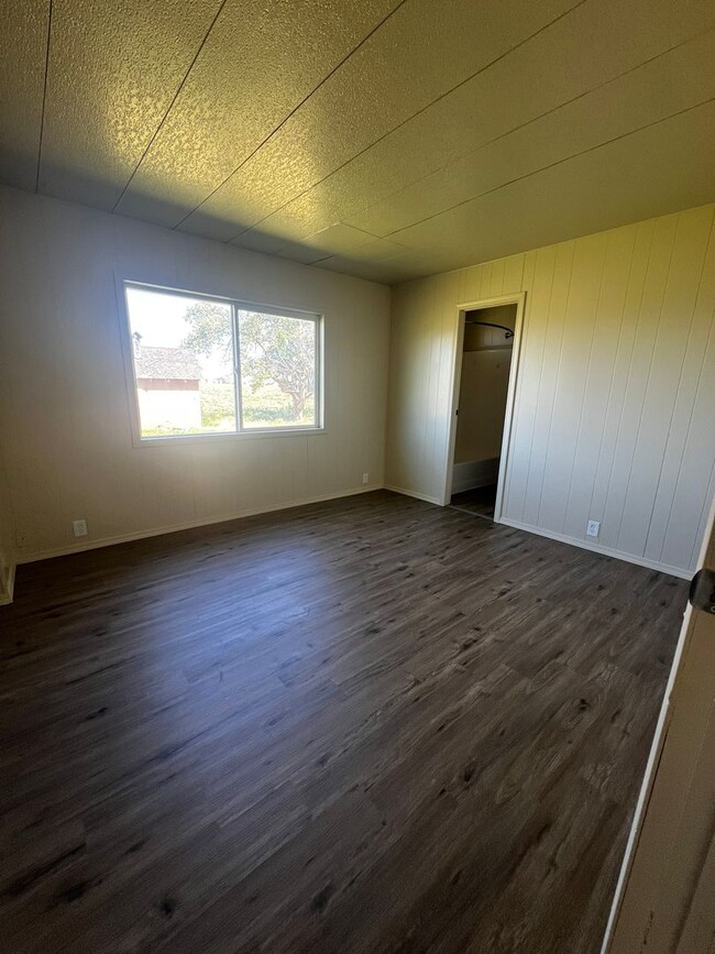 Building Photo - 3 Bedroom, 2 Bathroom Manufactured Home - ...