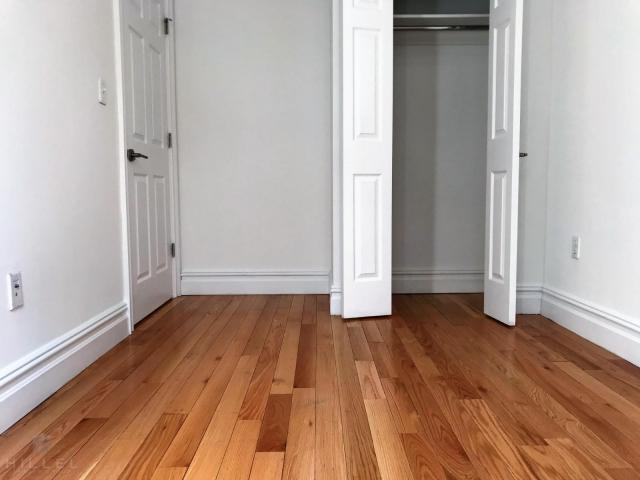 Building Photo - 2 bedroom in ASTORIA NY 11105