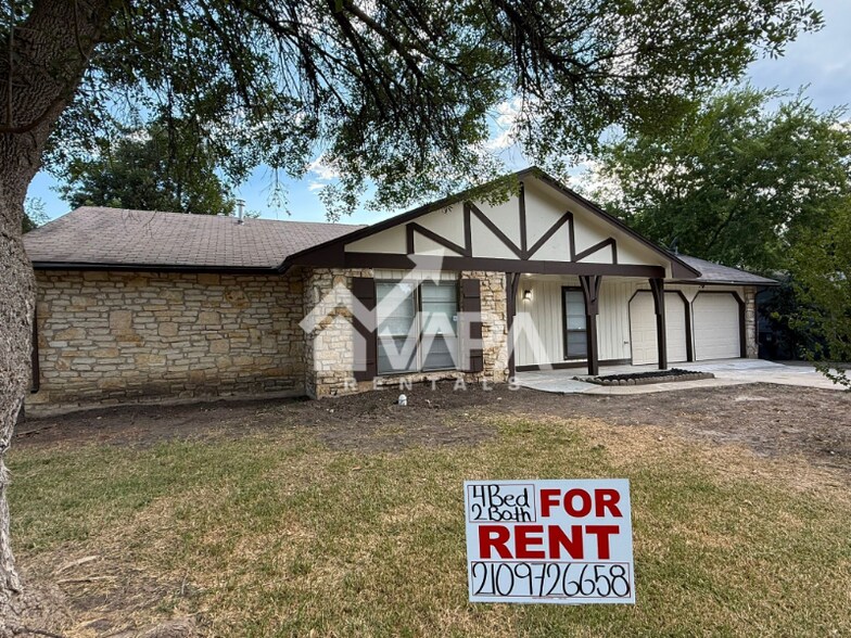 Building Photo - 4322 Las Cruces St