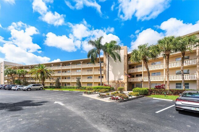 Building Photo - 2303 Lucaya Ln