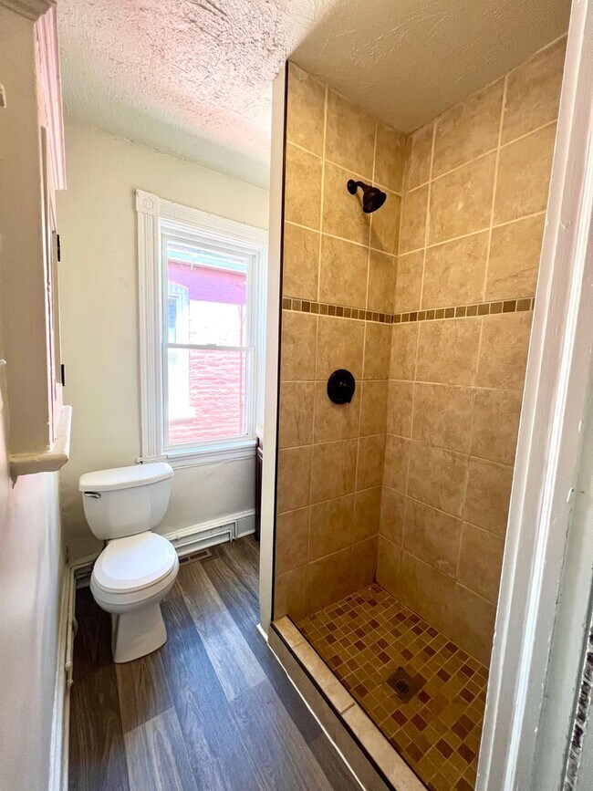 Building Photo - Charming 3BR Townhouse in Cabbage Hill