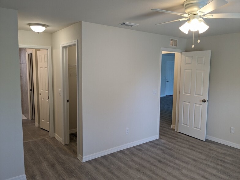 Building Photo - 5396 Gulfport Terrace