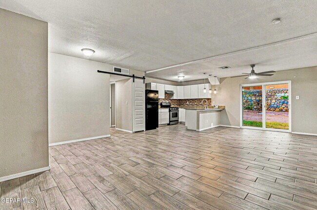 Building Photo - 11524 Meadowbrook Dr