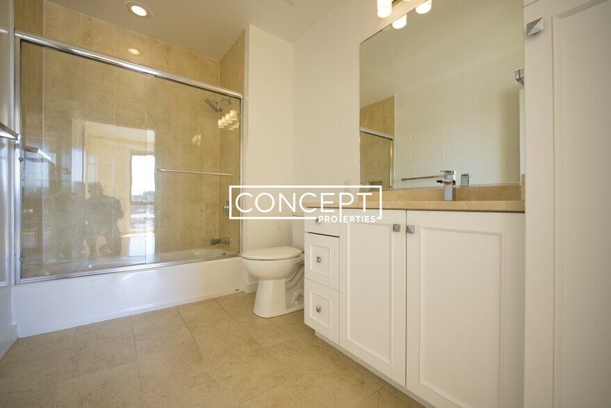 Building Photo - 5 Manor St