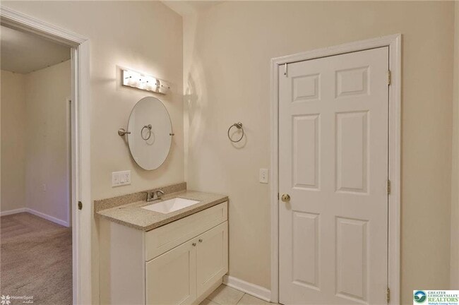 Building Photo - 2811 Kingsview Ave