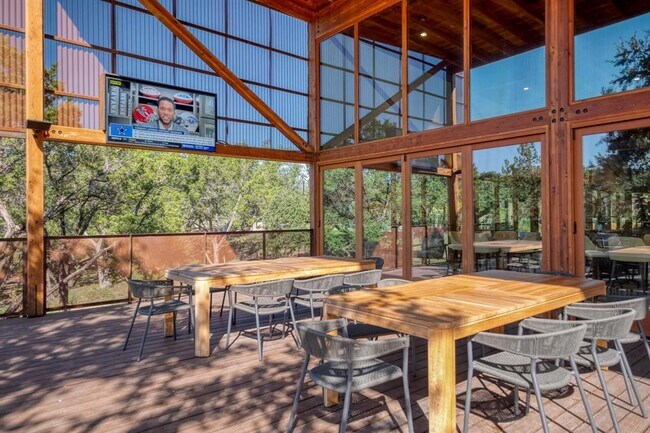 Building Photo - 1113 Wolf Hollow Dr