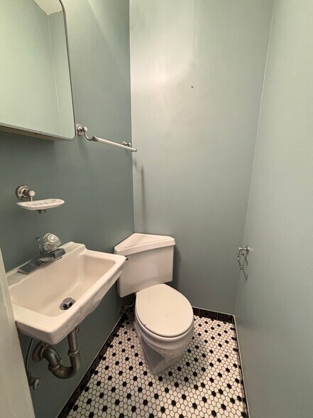 Building Photo - 5875 Picardy Dr