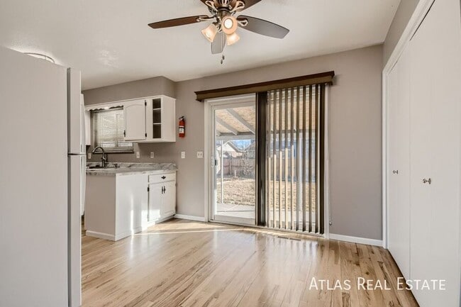 Building Photo - 886 S 11th Ave