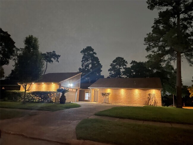 Building Photo - 12402 Amado Dr