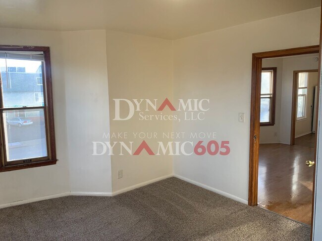 Building Photo - 1BR/1BA Apartment in Multi-Family Unit