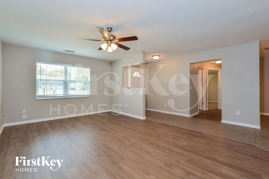 Building Photo - 971 Buttercup Terrace