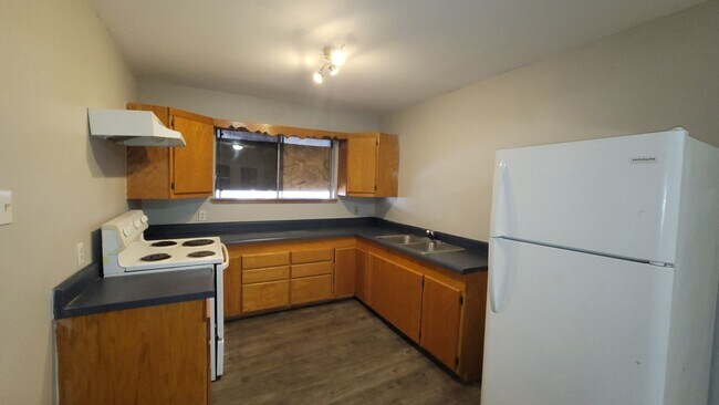 Building Photo - Recently remodeled 2 Bedroom 2 Bathroom