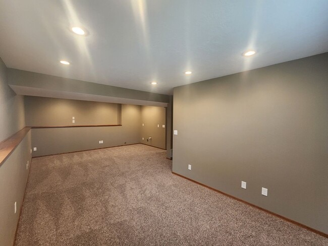 Building Photo - 821 S Whitewood Ave