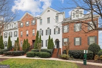 Building Photo - 305 Le Gran Bend