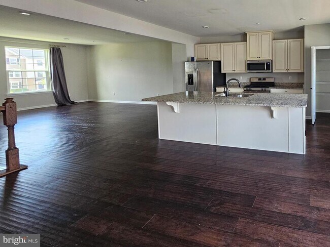 Building Photo - 251 Compass Dr