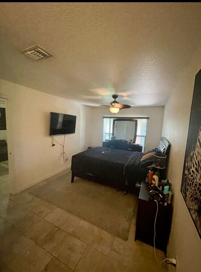 Building Photo - 1 bedroom Creekside Villas Townhome Near O...