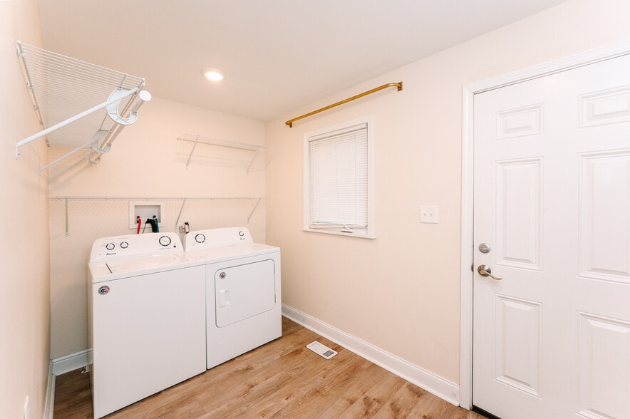 Building Photo - 118 Brim Way